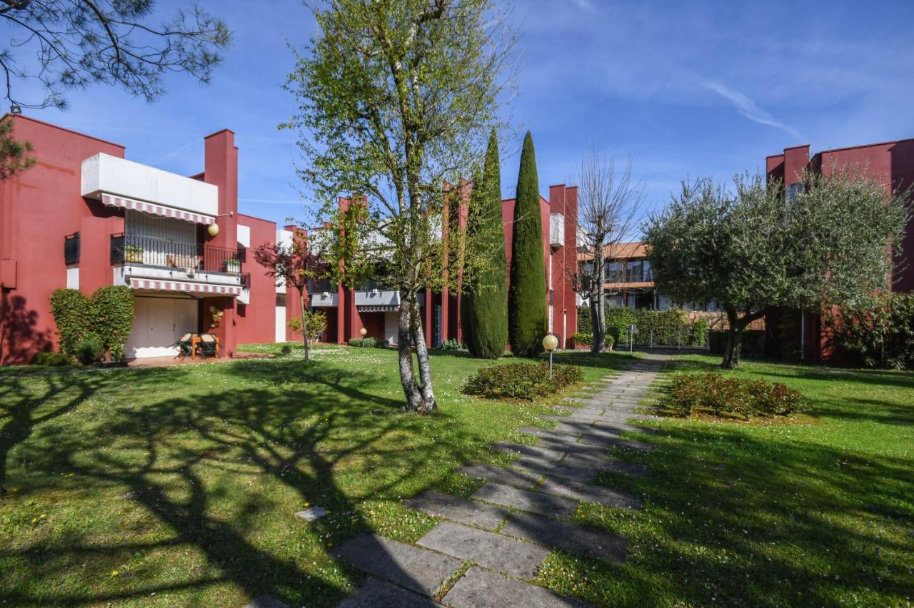 Holiday Sirmione Apartments ภายนอก รูปภาพ