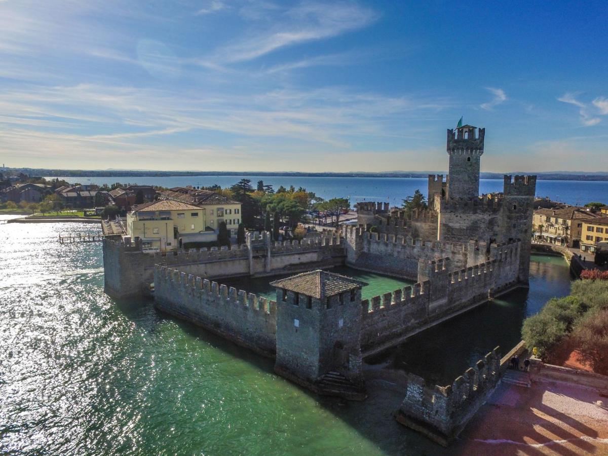 Holiday Sirmione Apartments ภายนอก รูปภาพ