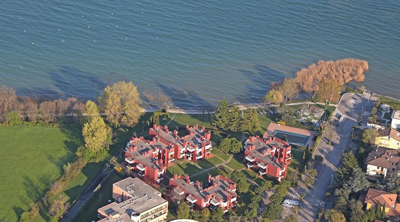 Holiday Sirmione Apartments ภายนอก รูปภาพ