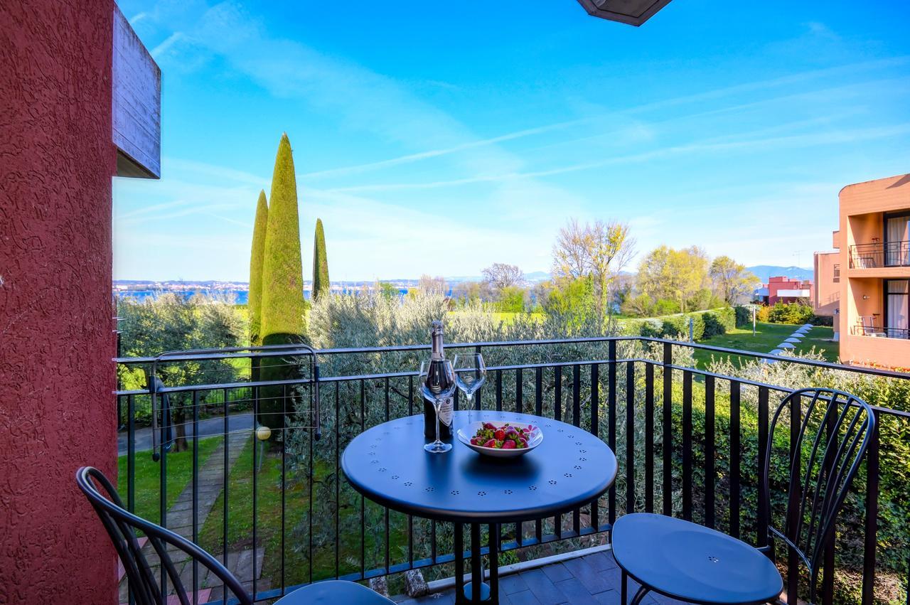 Holiday Sirmione Apartments ภายนอก รูปภาพ