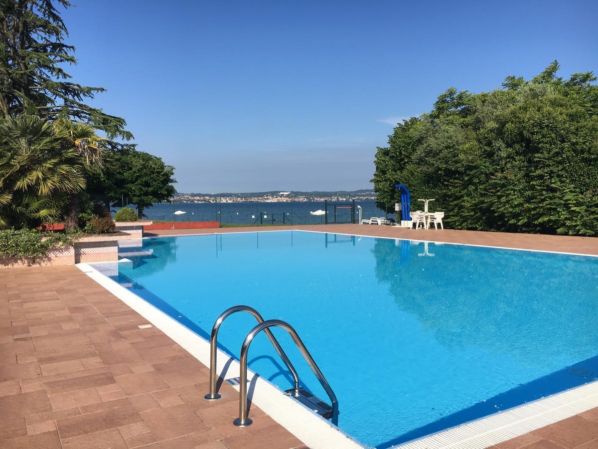 Holiday Sirmione Apartments ภายนอก รูปภาพ