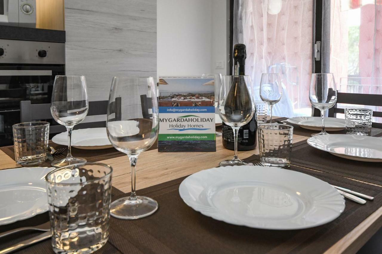 Holiday Sirmione Apartments ภายนอก รูปภาพ