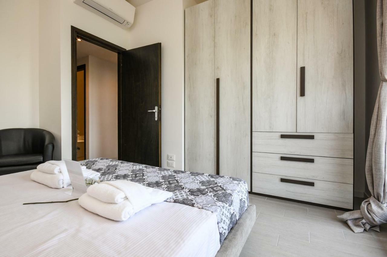 Holiday Sirmione Apartments ภายนอก รูปภาพ