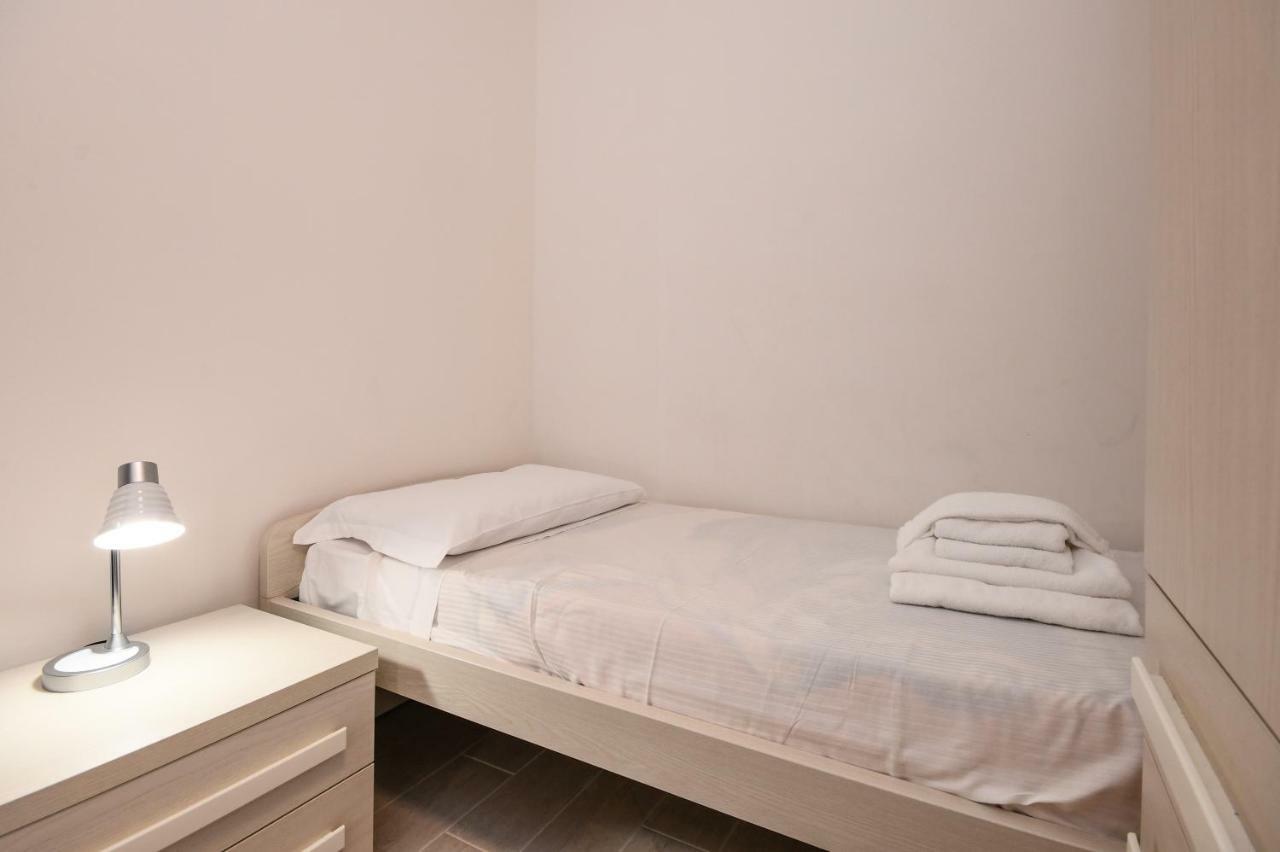 Holiday Sirmione Apartments ภายนอก รูปภาพ